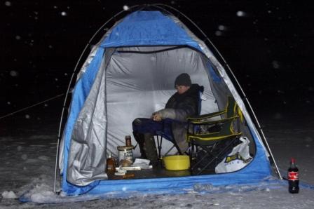 Если ловить леща ночью, лучше использовать специальную палатку